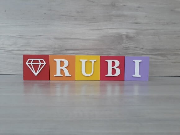 Nomes em Cubos - Mod. Clássico - 6 x 6 x 6 cm - 5 Letras