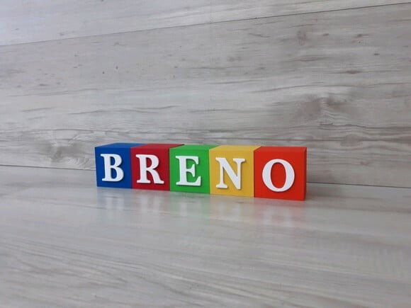 Nomes em Cubos - Mod. Clássico - 6 x 6 x 6 cm - 5 Letras