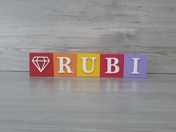 Nomes em Cubos - Mod. Clássico - 6 x 6 x 6 cm - 5 Letras