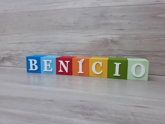 Nomes em Cubos - Mod. Clássico - 6 x 6 x 6 cm - 7 Letras