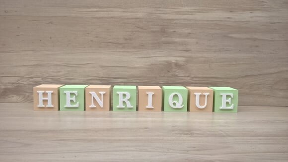 Nomes em Cubos - Mod. Clássico - 6 x 6 x 6 cm - 8 Letras