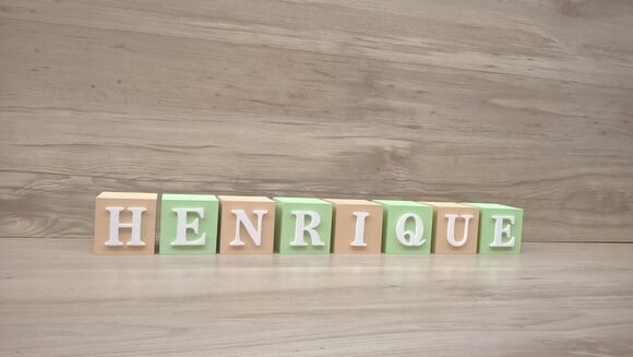 Nomes em Cubos - Mod. Clássico - 6 x 6 x 6 cm - 8 Letras