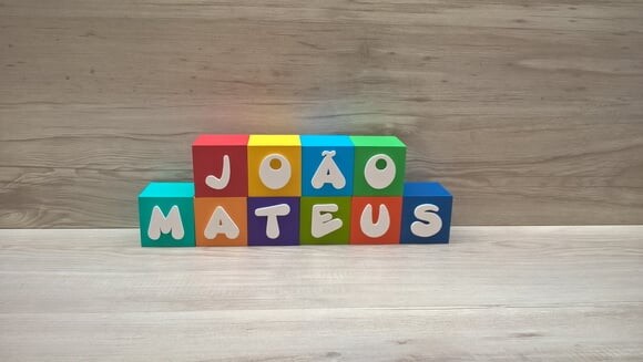 Nomes em Cubos - Mod. Infantil - 6 x 6 x 6 cm - 10 Letras