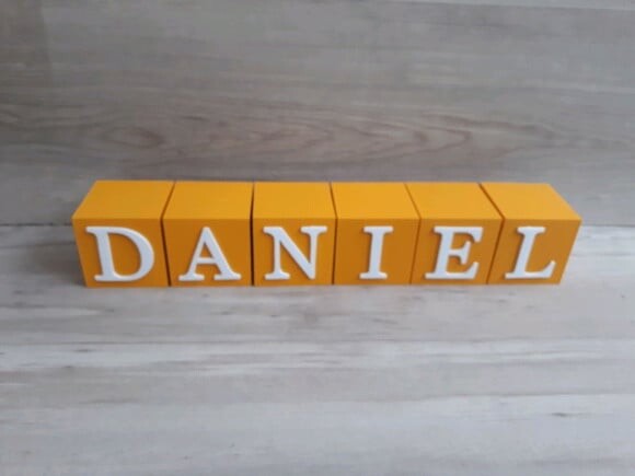 Nomes em Cubos - Mod. Clássico - 8 x 8 x 8 cm - 6 Letras