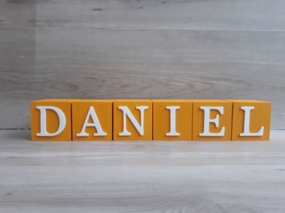 Nomes em Cubos - Mod. Clássico - 8 x 8 x 8 cm - 6 Letras