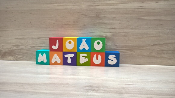 Nomes em Cubos - Mod. Infantil - 6 x 6 x 6 cm - 10 Letras