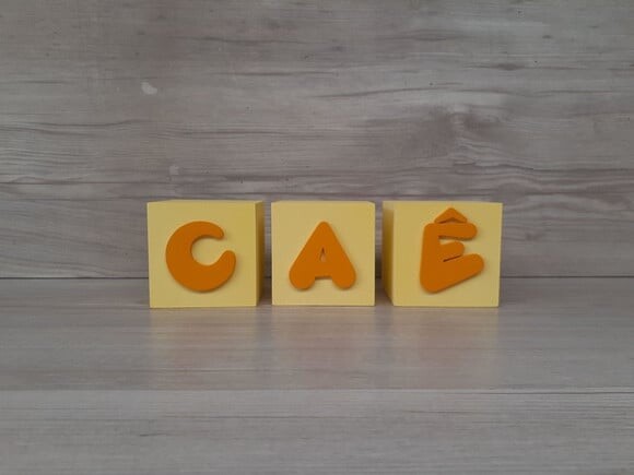 Nomes em Cubos - Mod. Infantil - 6 x 6 x 6 cm - 3 Letras