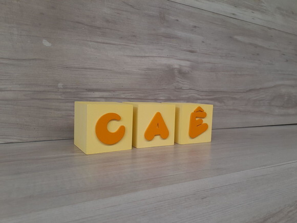 Nomes em Cubos - Mod. Infantil - 6 x 6 x 6 cm - 3 Letras