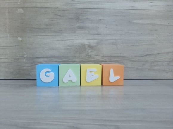 Nomes em Cubos - Mod. Infantil - 6 x 6 x 6 cm - 4 Letras