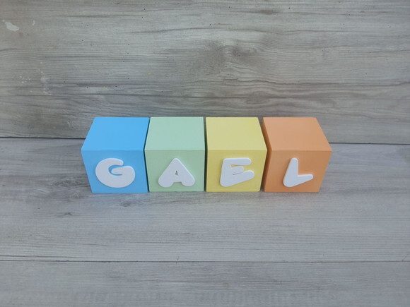 Nomes em Cubos - Mod. Infantil - 6 x 6 x 6 cm - 4 Letras