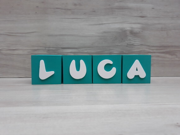 Nomes em Cubos - Mod. Infantil - 6 x 6 x 6 cm - 4 Letras