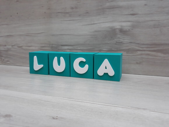 Nomes em Cubos - Mod. Infantil - 6 x 6 x 6 cm - 4 Letras