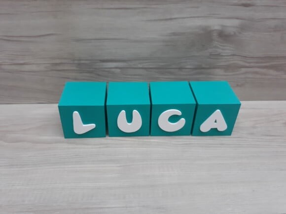 Nomes em Cubos - Mod. Infantil - 6 x 6 x 6 cm - 4 Letras