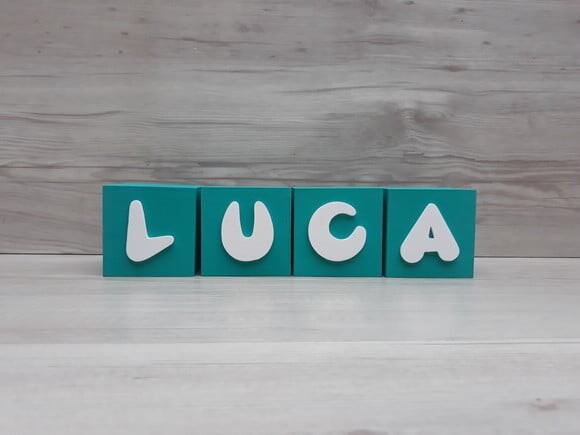 Nomes em Cubos - Mod. Infantil - 6 x 6 x 6 cm - 4 Letras