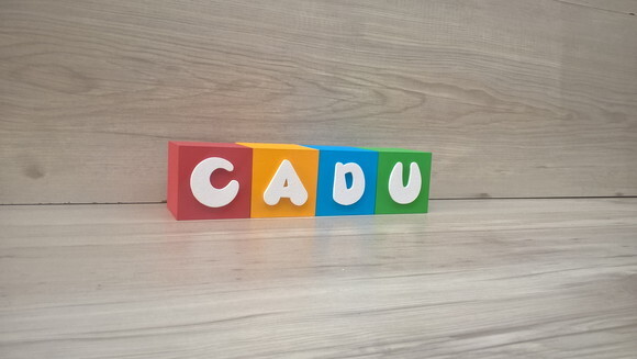 Nomes em Cubos - Mod. Infantil - 6 x 6 x 6 cm - 4 Letras