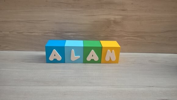Nomes em Cubos - Mod. Infantil - 6 x 6 x 6 cm - 4 Letras