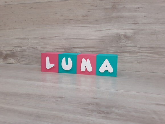 Nomes em Cubos - Mod. Infantil - 6 x 6 x 6 cm - 4 Letras