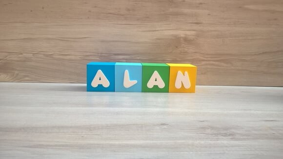 Nomes em Cubos - Mod. Infantil - 6 x 6 x 6 cm - 4 Letras