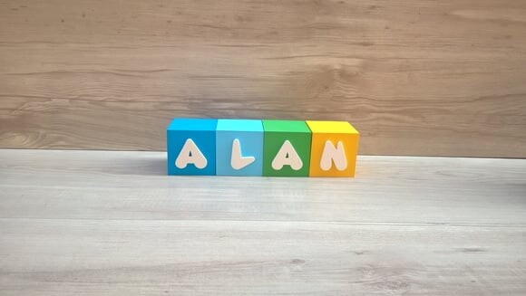Nomes em Cubos - Mod. Infantil - 6 x 6 x 6 cm - 4 Letras
