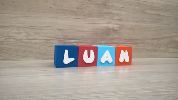 Nomes em Cubos - Mod. Infantil - 6 x 6 x 6 cm - 4 Letras