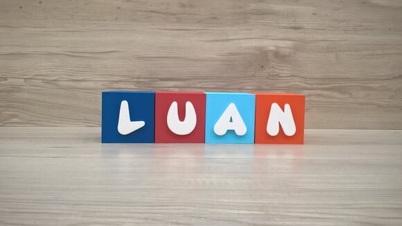 Nomes em Cubos - Mod. Infantil - 6 x 6 x 6 cm - 4 Letras