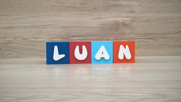 Nomes em Cubos - Mod. Infantil - 6 x 6 x 6 cm - 4 Letras