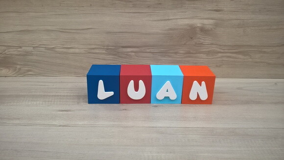 Nomes em Cubos - Mod. Infantil - 6 x 6 x 6 cm - 4 Letras