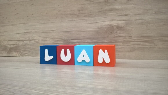 Nomes em Cubos - Mod. Infantil - 6 x 6 x 6 cm - 4 Letras