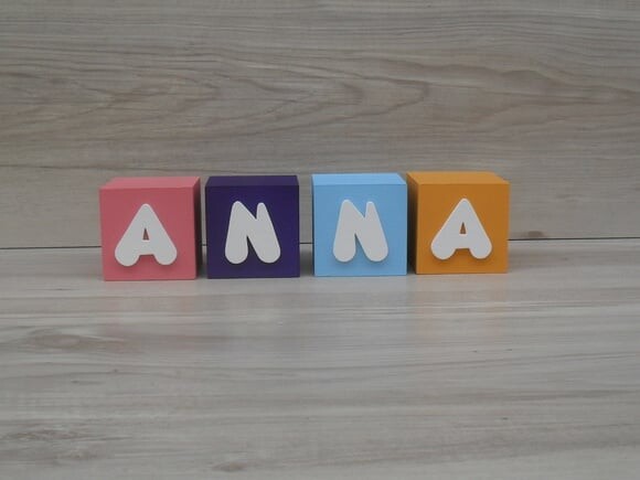 Nomes em Cubos - Mod. Infantil - 6 x 6 x 6 cm - 4 Letras