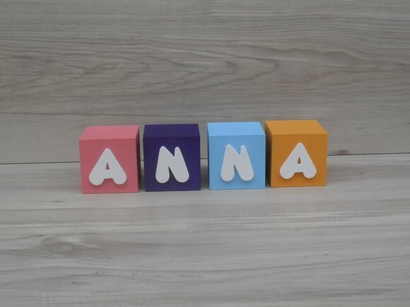 Nomes em Cubos - Mod. Infantil - 6 x 6 x 6 cm - 4 Letras