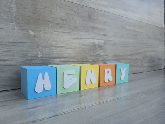 Nomes em Cubos - Mod. Infantil - 6 x 6 x 6 cm - 5 Letras