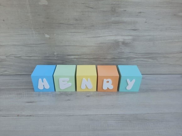 Nomes em Cubos - Mod. Infantil - 6 x 6 x 6 cm - 5 Letras