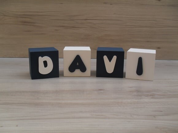 Nomes em Cubos - Mod. Infantil - 6 x 6 x 6 cm - 4 Letras