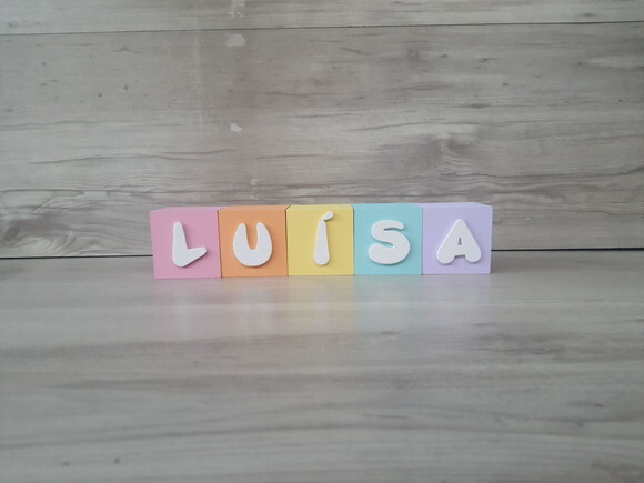 Nomes em Cubos - Mod. Infantil - 6 x 6 x 6 cm - 5 Letras