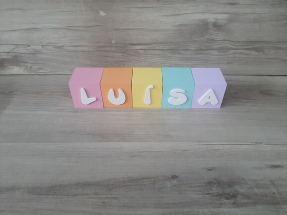 Nomes em Cubos - Mod. Infantil - 6 x 6 x 6 cm - 5 Letras