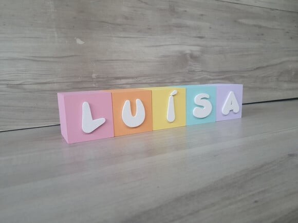 Nomes em Cubos - Mod. Infantil - 6 x 6 x 6 cm - 5 Letras