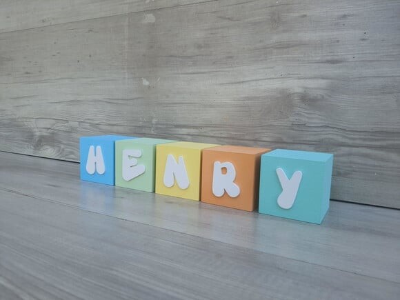 Nomes em Cubos - Mod. Infantil - 6 x 6 x 6 cm - 5 Letras