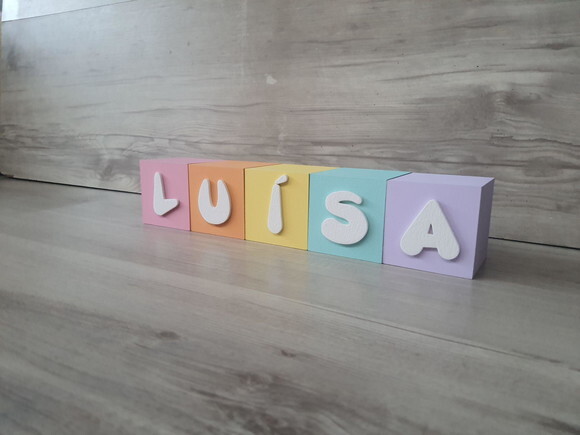 Nomes em Cubos - Mod. Infantil - 6 x 6 x 6 cm - 5 Letras
