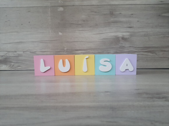 Nomes em Cubos - Mod. Infantil - 6 x 6 x 6 cm - 5 Letras