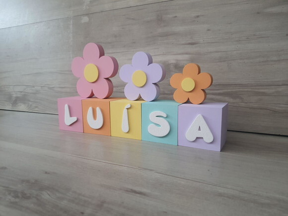 Nomes em Cubos - Mod. Infantil - 6 x 6 x 6 cm - 5 Letras