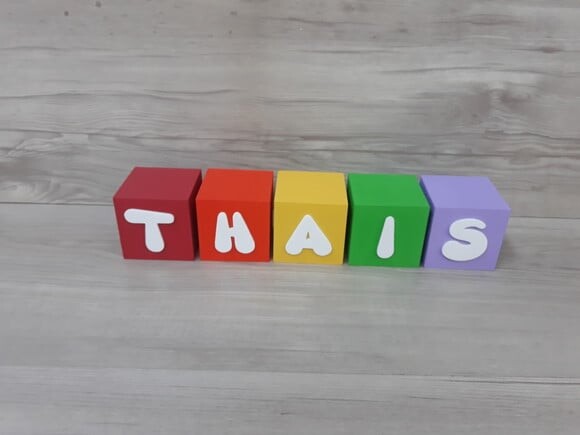 Nomes em Cubos - Mod. Infantil - 6 x 6 x 6 cm - 5 Letras