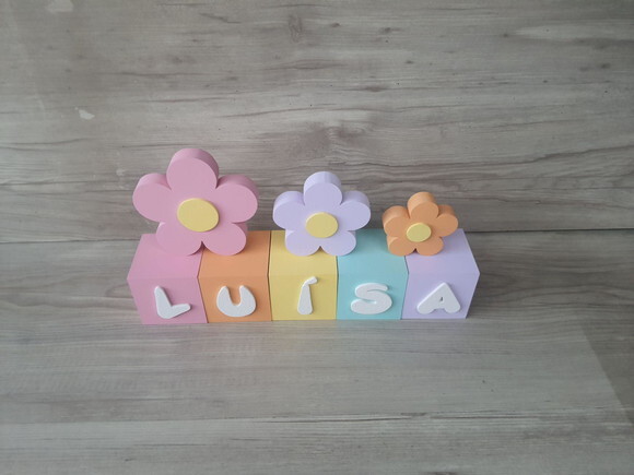Nomes em Cubos - Mod. Infantil - 6 x 6 x 6 cm - 5 Letras