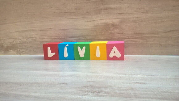 Nomes em Cubos - Mod. Infantil - 6 x 6 x 6 cm - 5 Letras