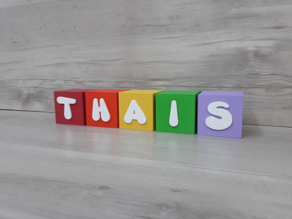 Nomes em Cubos - Mod. Infantil - 6 x 6 x 6 cm - 5 Letras