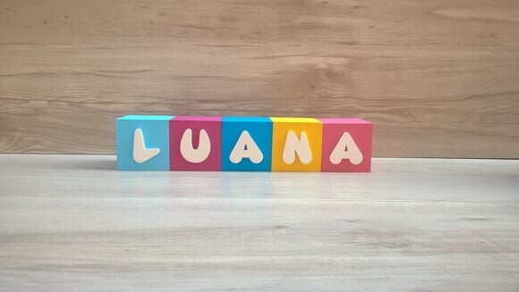 Nomes em Cubos - Mod. Infantil - 6 x 6 x 6 cm - 5 Letras
