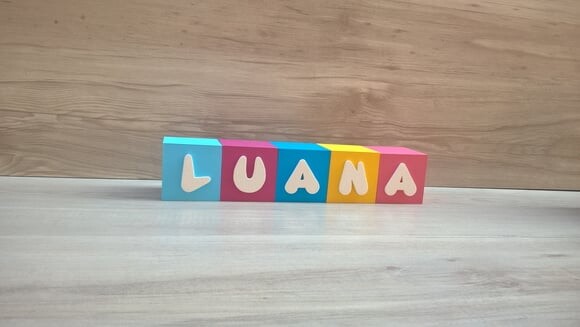 Nomes em Cubos - Mod. Infantil - 6 x 6 x 6 cm - 5 Letras