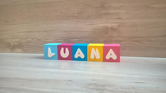 Nomes em Cubos - Mod. Infantil - 6 x 6 x 6 cm - 5 Letras
