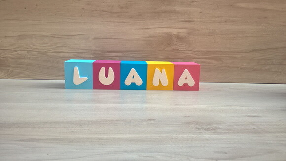 Nomes em Cubos - Mod. Infantil - 6 x 6 x 6 cm - 5 Letras