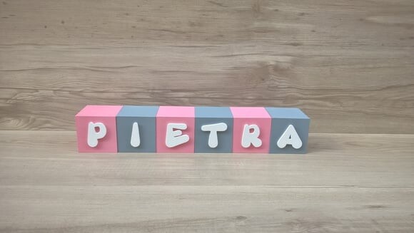 Nomes em Cubos - Mod. Infantil - 6 x 6 x 6 cm - 5 Letras