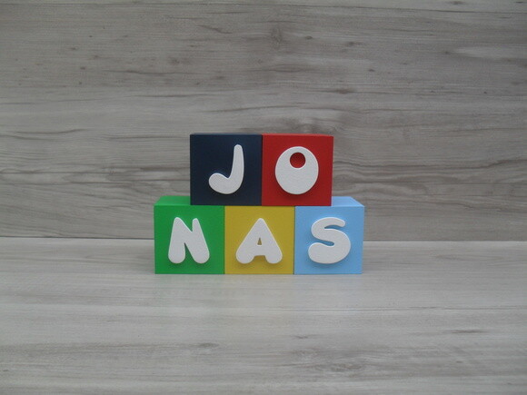 Nomes em Cubos - Mod. Infantil - 6 x 6 x 6 cm - 5 Letras